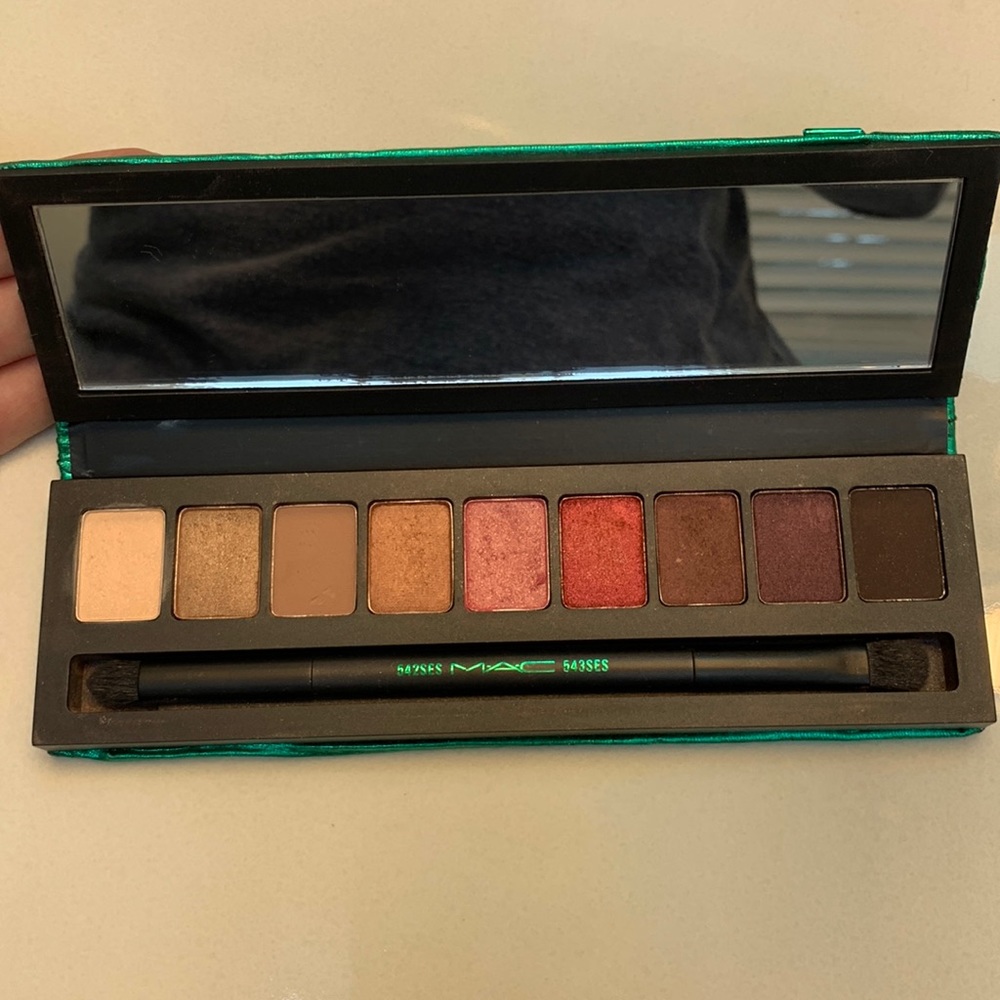 M.A.C Shiny Pretty Things Eye Party Palette with Brush